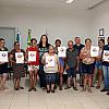 Prefeita entrega autorização de escrituração definitiva para famílias do Paraíso, Vila Alta e Vila Nova 
